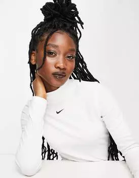 Белый топ с короткими рукавами в рубчик с логотипом Nike Essential