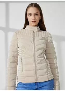 Бежевая женская куртка приталенного кроя Guess