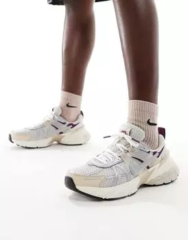 Бежево-серебристые кроссовки Nike V2K Run