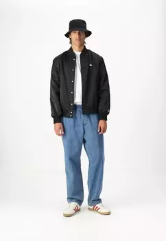 Бомбер GRAPHIC BOMBER New Era, черный