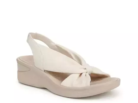 Босоножки на танкетке BZees Serenade, белые