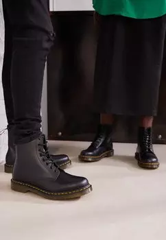 Ботильоны на шнуровке Dr. Martens унисекс, черный