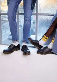 Ботинки Dr. Martens низкие унисекс, черный