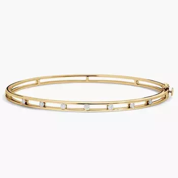 Браслет Diamond Station Bangle из 14-каратного желтого золота (1/4 карата). Blue Nile