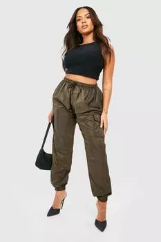 Брюки-карго плюс shell Boohoo, оливковый
