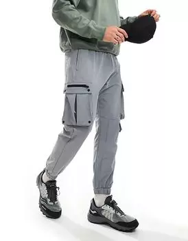 Брюки-карго tech серого цвета Bershka