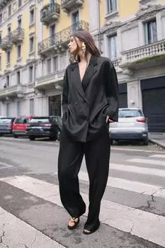 Брюки с эффектом складчатости ZARA, черный