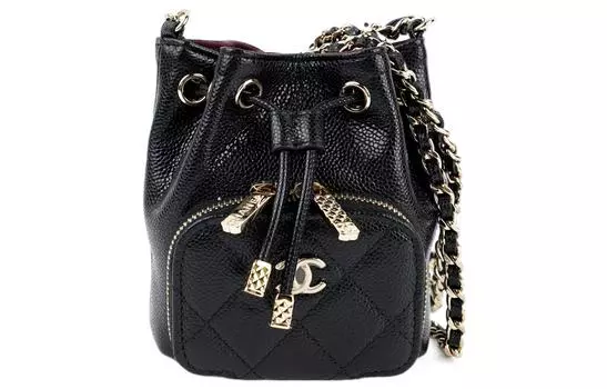 CHANEL Мини-сумка-ведро с цепочкой из зернистой телячьей кожи, золотисто-черного цвета