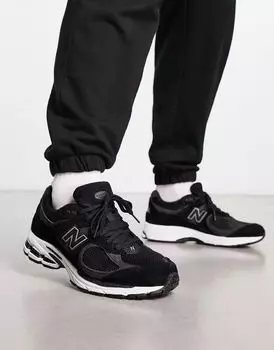 Черно-белые кроссовки New Balance 2002