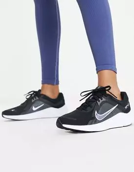Черно-белые кроссовки Nike Quest 5