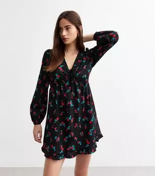 Черное мини-платье с V-образным вырезом и рюшами с принтом роз New Look, черный