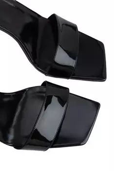 Черные женские лакированные сандалии Devon Heels By FAR, черный