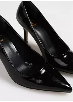 Черные женские туфли на каблуке Fabrika