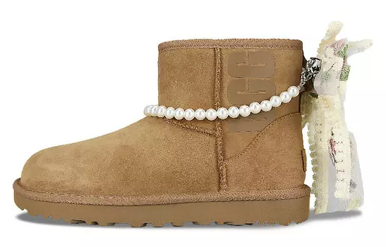 CLASSIC MINI Зимние ботинки женские белые Ugg