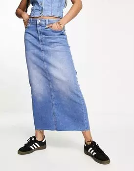 Джинсовая юбка миди выцветшего синего цвета Bershka с необработанным подолом