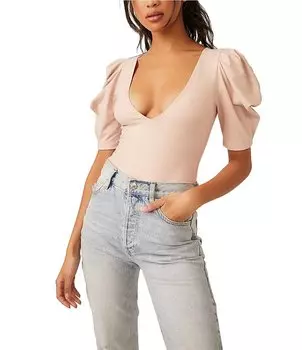Free People Va Va Voop Вязаное боди с глубоким V-образным вырезом и короткими рюшами и пышными рукавами, бежевый