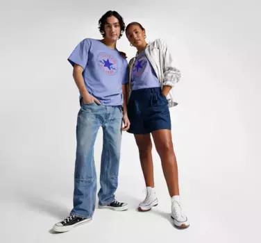 Футболка Converse "CONVERSE GO-TO CHUCK TAYLOR CLASSIC PATCH TEE", унисекс, цвет Thunder Daze