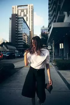 Футболка с контрастным слоганом ZARA, белый