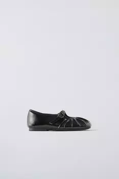 Искусственные лакированные туфли ZARA, черный