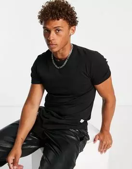 Jack & Jones Essentials — черная футболка с длинным вырезом и закругленным краем
