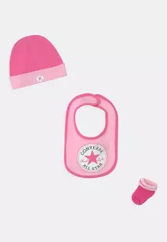 Комплект CHUCK INFANT HAT BIB BOOTIE SET Converse, цвет cherry blossom