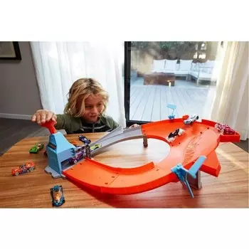 Конструктор пластиковый Hot Wheels Гоночная трасса
