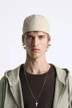 Короткая техническая шапка ZARA, экрю