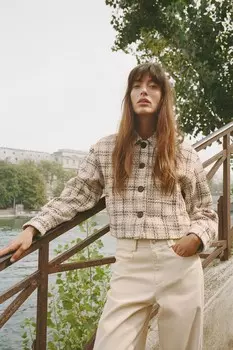 Короткая текстурная куртка ZARA, кэмел/белый