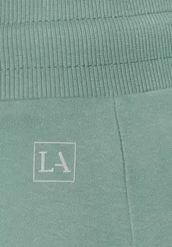 Короткие спортивные штаны LASCANA Active, светло-зеленый