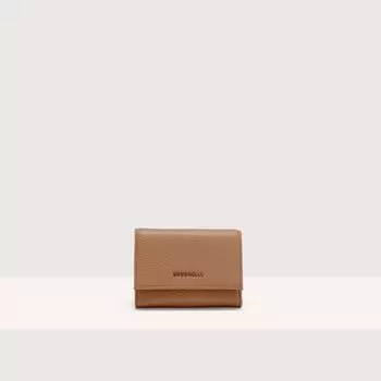 Кошелек Coccinelle Metallic Soft, цвет Skin