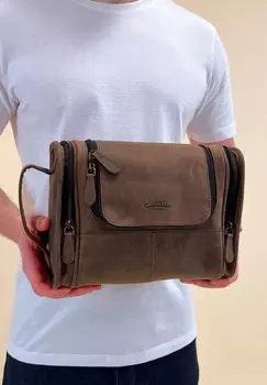 Косметичка CHESTER Gusti Leder, цвет walnut