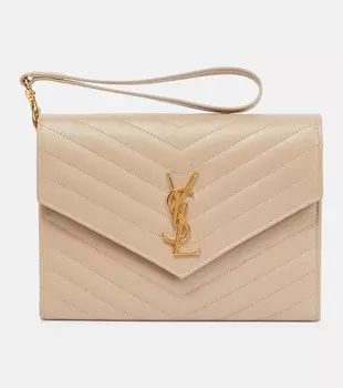 Кожаный клатч Cassandre Small с матовой отделкой Saint Laurent, бежевый