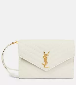 Кожаный клатч Cassandre Small с матовой отделкой Saint Laurent, бежевый
