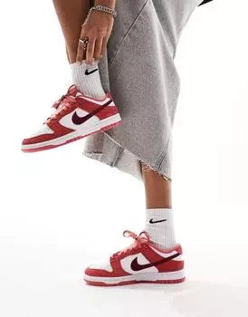Красные кроссовки Nike Dunk Low