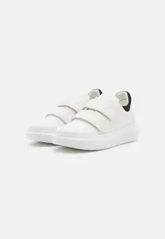 Кроссовки на шнуровке JAMIAH DKNY, белый