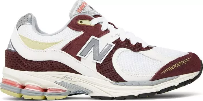 Кроссовки New Balance Up There x 2002R 'Backyard Legends II', красный