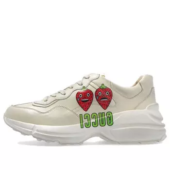 Кроссовки rhyton sneaker with strawberry print 'ivory white' Gucci, белый