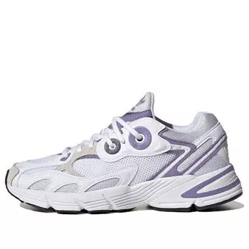 Кроссовки в движении Adidas, белый