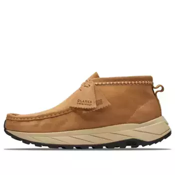 Кроссовки wallabee eden suede 'dark sand' Clarks, желтый