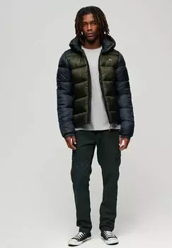Куртка Superdry ПУФФ С КАПЮШОНОМ COLOR BLOCK, цвет eclipse navy dark moss