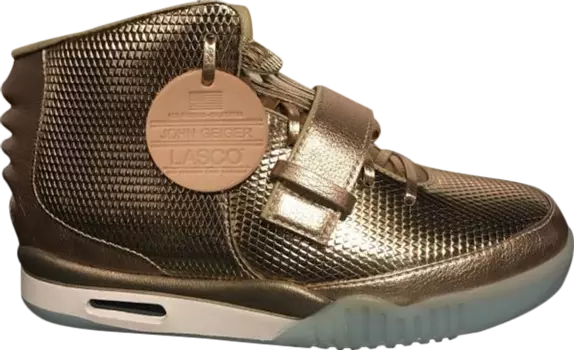 Лимитированные кроссовки Nike John Geiger x LASCO x Air Yeezy 2 'Golden Child', золотой