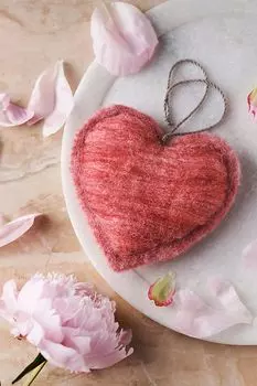 Мыло Terrain Felted Heart, красный