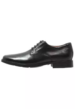 На шнуровке Tilden Plain Clarks, черный