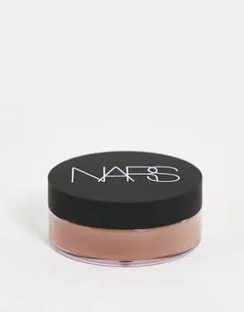 NARS – Светоотражающая рассыпчатая пудра для фиксации