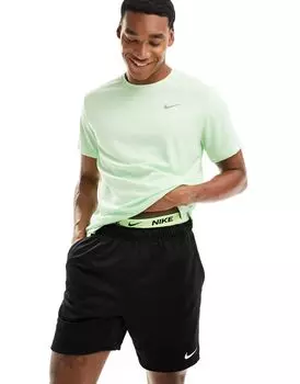 Nike — Dri-FIT Miler — зеленая футболка