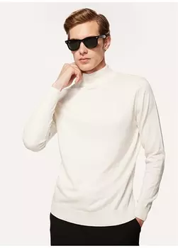 Однотонный мужской свитер цвета экрю Fabrika