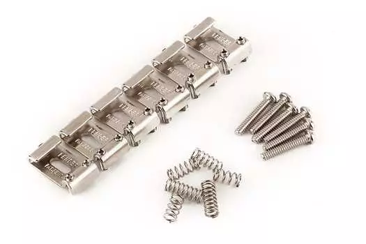 Оригинальный Fender Pure Vintage Strat Pat. Ожидать. Седло с логотипом, никелированное 099-2091-000