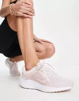 Персиковые кроссовки Nike Running Quest 5