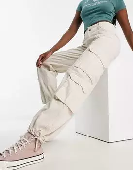 Песочные брюки-карго с множеством карманов Pull&Bear