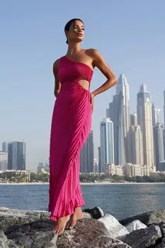Платье макси из розового атласа с плиссировкой на одно плечо QUIZ Clothing
